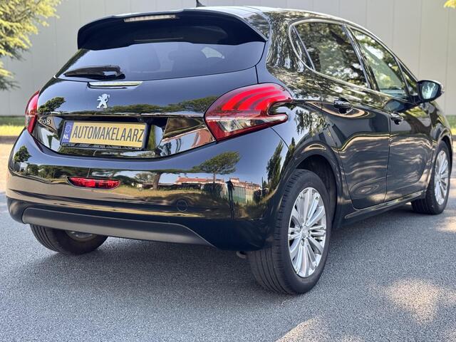 Peugeot 208 1.2 Puretech Allure NAVI PANO SFEER CARPLAY