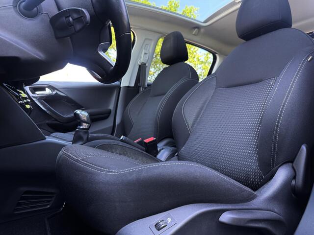 Peugeot 208 1.2 Puretech Allure NAVI PANO SFEER CARPLAY
