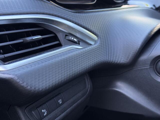 Peugeot 208 1.2 Puretech Allure NAVI PANO SFEER CARPLAY