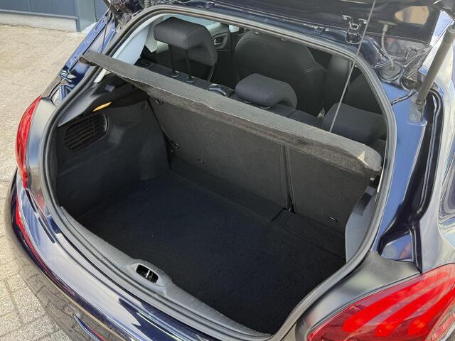 Peugeot 208 1.2 PureTech Blue Lease Executive - Navigatie - Climate Control - Trekhaak