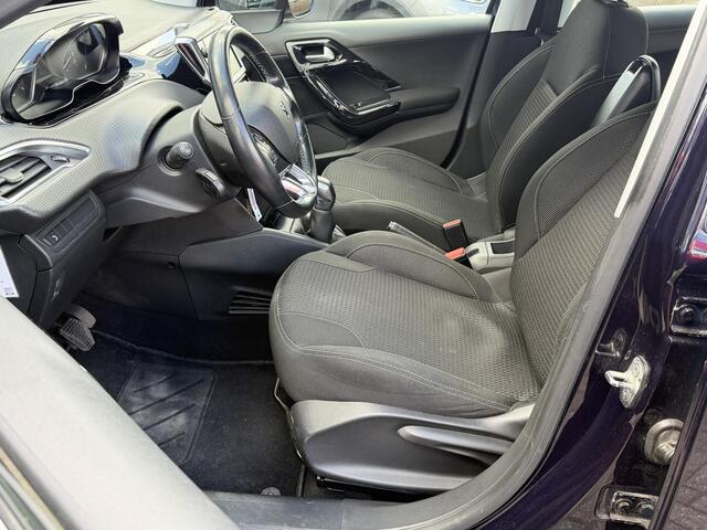 Peugeot 208 1.2 PureTech Blue Lease Executive - Navigatie - Climate Control - Trekhaak