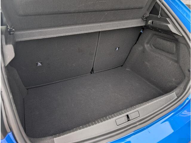 Peugeot 208 GT 1.2 Turbo 100pk | ADAPTIVE CRUISE | NAVI | 360° CAMERA | DODEHOEKBEW. | KEYLESS ENTRY | CLIMA | APPLE CARPLAY / ANDROID AUTO