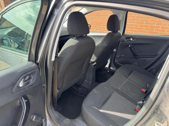 Peugeot 208 1.2 PureTech Blue Lion NAVI AIRCO PDC 5-DEURS 2 SLEUTELS + BOEKJES! AUTO IS NET BINNEN!