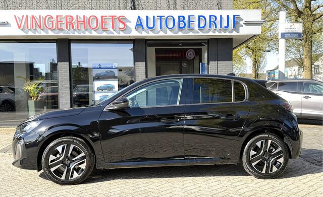 Peugeot 208 100 Pk Benzine * Sportieve Allure * Navigatie & Spotify draadloos via Apple Carply / Android Auto op groot Touch Screen scherm * L.M. Velgen * Parkeersensoren * Climate & Cruise Control * Vingerhoets; Vierde Generatie Eersteklas Service. Al meer dan 100 j