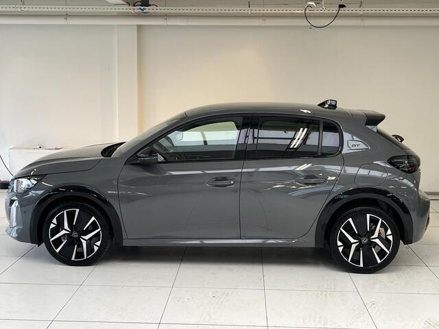 Peugeot 208 1.2 Hybrid 110 e-DCS6 GT Vision en navigation pack, Drive assist plus pack, Gris Selenium metaallak.