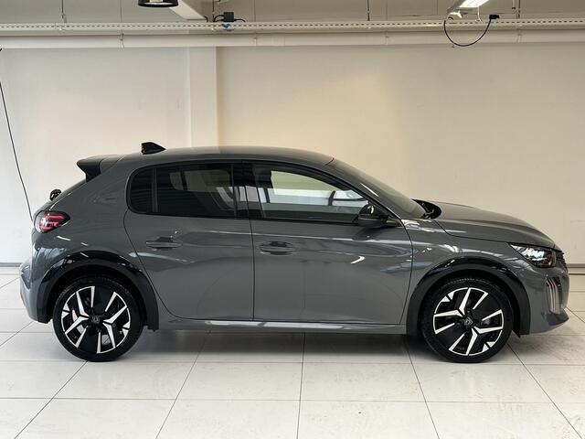 Peugeot 208 1.2 Hybrid 110 e-DCS6 GT Vision en navigation pack, Drive assist plus pack, Gris Selenium metaallak.