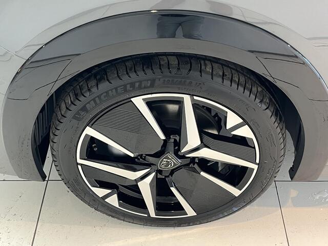 Peugeot 208 1.2 Hybrid 110 e-DCS6 GT Vision en navigation pack, Drive assist plus pack, Gris Selenium metaallak.