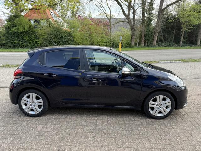 Peugeot 208 1.2 PureT. Signature