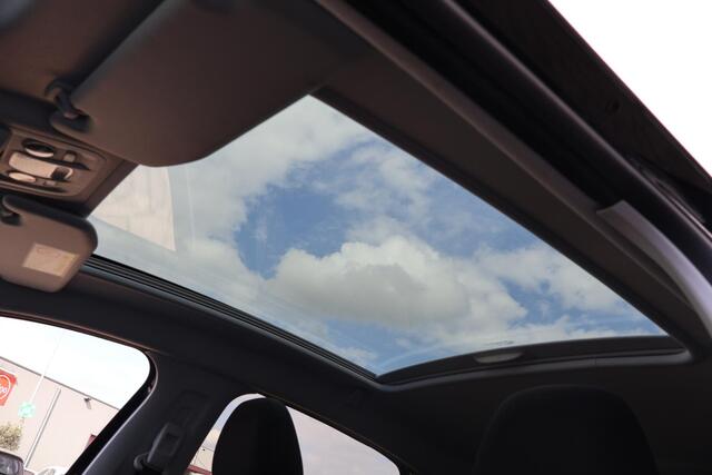 Peugeot 208 1.2 Blue Lease Allure 2e Eigenaar | Volledig Onderh | NAP | BTW | Pano | Navi | Carplay | Climate | LED | Cruise | DAB | Start/Stop | Hill-Hold | PDC