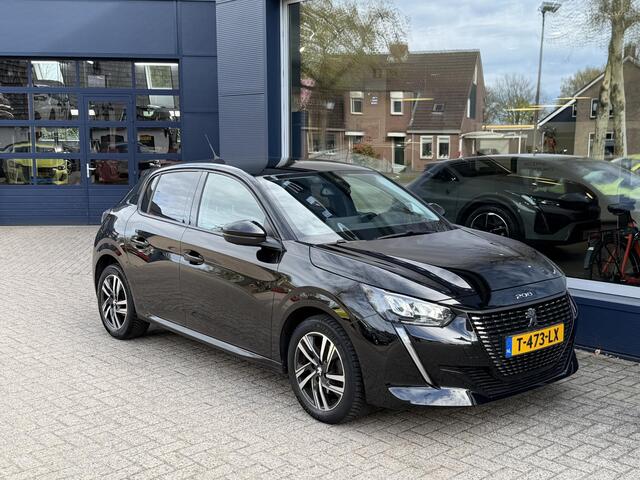 Peugeot 208 1.2 Turbo 100 PK Allure | Navigatie | All season banden | Keyless Entry/Start | Climate Control | Stoelverwarming | LED Verlichting | Camera | Parkeersensoren | Cruise Control | Lichtmetalen Velgen | Half Lederen Bekleding |