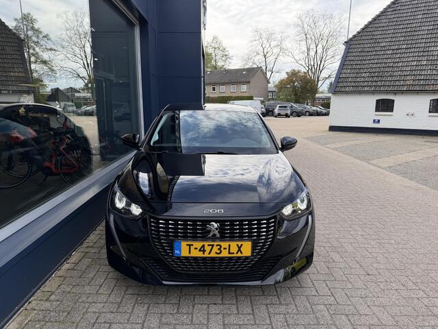 Peugeot 208 1.2 Turbo 100 PK Allure | Navigatie | All season banden | Keyless Entry/Start | Climate Control | Stoelverwarming | LED Verlichting | Camera | Parkeersensoren | Cruise Control | Lichtmetalen Velgen | Half Lederen Bekleding |
