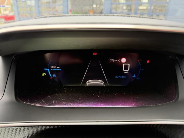 Peugeot 208 1.2 Turbo 100 PK Allure Pack | Zeer Complete Uitvoering | Slechts 20.773 KM | 1e Eigenaar | Keyless Entry | Camera | Adaptieve Cruise Control | Parkeersensoren | Navigatie via Telefoon | Stoelverwarming | Digitaal Dashboard | DAB+ Radio | Apple Carplay | 