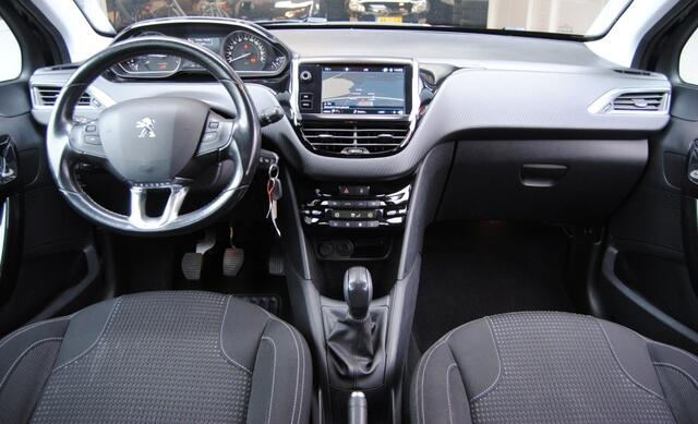 Peugeot 208 1.2 PureTech GT-line | AppleCarplay| Trekhaak| Navigatie| Airco