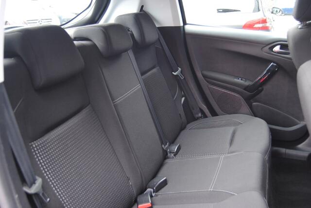 Peugeot 208 1.2 PureTech GT-line | AppleCarplay| Trekhaak| Navigatie| Airco