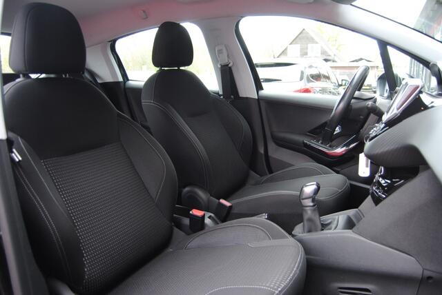 Peugeot 208 1.2 PureTech GT-line | AppleCarplay| Trekhaak| Navigatie| Airco