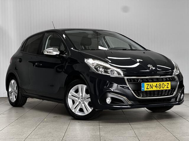 Peugeot 208 1.2 PureTech Signature/ D-Riem verv: 56.000 KM!/ Apple + Android/ DAB+/ Dakspoiler/ Navi/ Extra getint glas/ Airco/ Cruise/ Elek. pakket/ Isofix/ Bluetooth/ Armsteun/ Multi. LEDER. Stuur/ Mistl./ PDC/ LED Dagrijverl