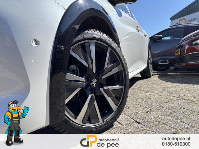 Peugeot 208 1.2 PureTech Allure Pack GARANTIE/GT-LINE/CRUISE/CLIMA/CARPLAY/TREKHAAK/CAMERA/LICHTMETAAL/KEYLESS rijklaarprijs!