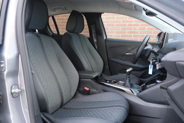 Peugeot 208 1.2 PureTech 100pk Allure | Navi | App Connect | Climate | Cruise | Camera | Dodehoek | PDC