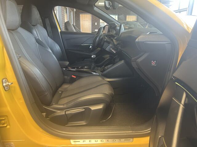 Peugeot 208 1.2 PureTech GT-Line | Carplay | Cruise & Climate control | PDC | Interesse in een bezichtiging of proefrit, bel of app met 06-24282842 / 06-42130156