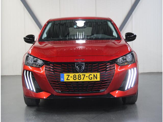 Peugeot 208 Hybrid 100PK e-DCS6 Allure | 1ste eigenaar | AppleCarplay/AndroidAuto | AUTOMAAT | Parkeersensoren | FULL LED | Navigatie | Lederen Stuurwiel | Climate Control | Cruise Control | 16" LMV | Isofix | Privacy Glass |