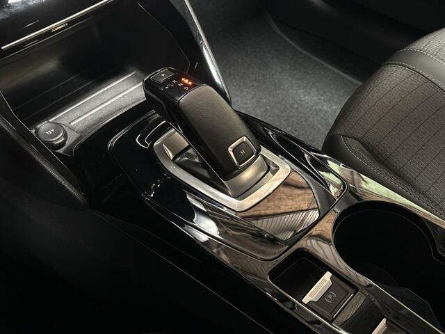 Peugeot 208 1.2 PureTech Allure Sport Automaat (VIRTUAL COCKPIT, APPLE CARPLAY, GROOT NAVI, 360 CAMERA, SPORTSTOELEN, LEDER, ADAPTIVE CRUISE, KEYLESS, NIEUWSTAAT)