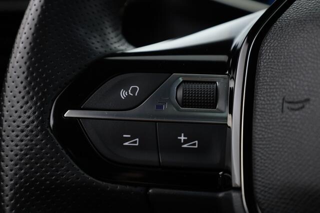 Peugeot 208 1.2 PureTech GT Pack | Rijklaar! | Orig. NL | Pano | Adapt. Cruise | Dig. Cockpit | Camera | NAV+App.connect | Keyless | LED | Dodehoek V