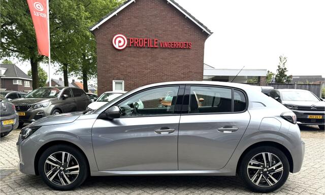 Peugeot 208 100 Pk Benzine ** Automaat ** Luxe Allure * Navigatie * Trekhaak * Panoramadak * 3-D Dashboard * Keyless Start Button * 1/2 Leder Interieur * L.M. Velgen * Vingerhoets; Vierde Generatie Eersteklas Service. Al meer dan 100 jaar een begrip in de Brabantse K