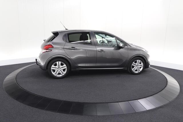 Peugeot 208 PureTech 82 Signature | Trekhaak | Parkeersensoren | Apple Carplay | Navigatie
