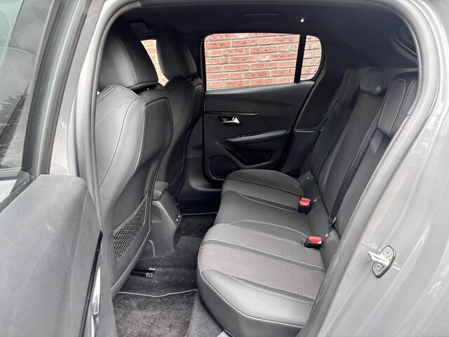 Peugeot 208 GT 1.2 Turbo 100pk | KEYLESS ENTRY | DODEHOEKBEW. | ADAPTIVE CRUISE | NAVI | 360° CAMERA | DRAADLOOS APPLE CARPLAY / ANDROID AUTO | ALL-SEASONBANDEN