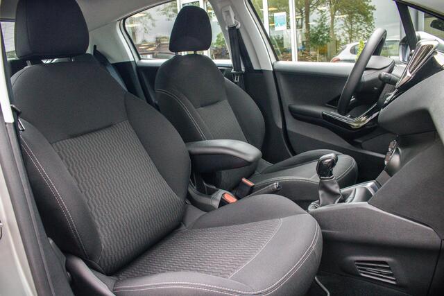 Peugeot 208 1.2 PureTech Blue Lion | Handgeschakeld | Navigatie