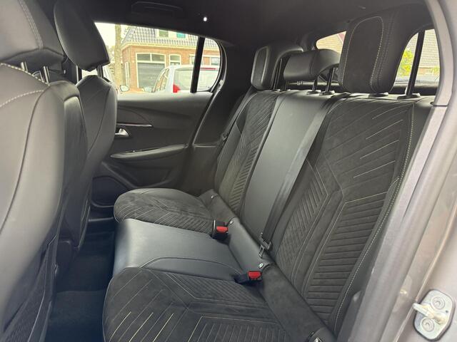 Peugeot 208 1.2 Hybrid 145 e-DCS6 GT | Full LED | Achteruitrijcamera | ALcantara interieur | Stoelverwarming | Privacy Glass