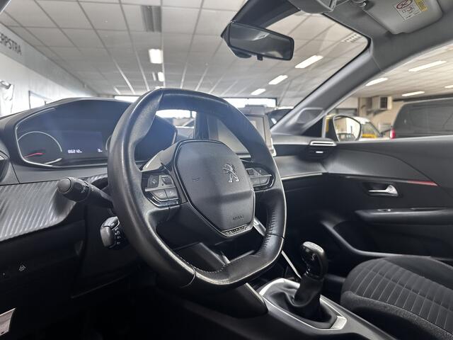 Peugeot 208 1.2 PureTech Active/ Lane-Assist./ Apple + Android/ Airco/ Cruise/ Elek. pakket/ Isofix/ Bluetooth/ Multi. LEDER. Stuur/ LED Dagrijverl./ Metallic lak.