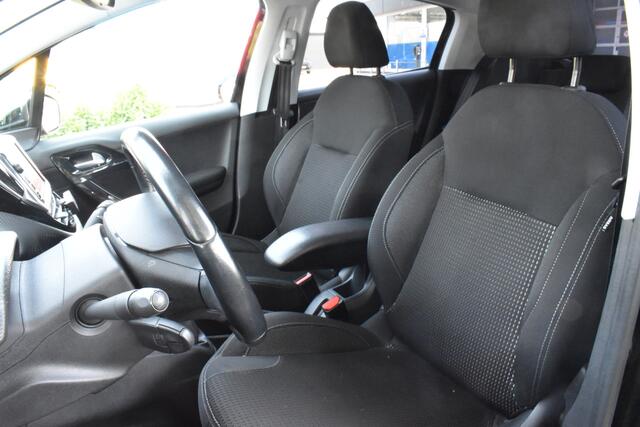 Peugeot 208 PureTech 82 Blue Lease Executive Navigatie | Airco | Parkeerhulp | LM Velgen |