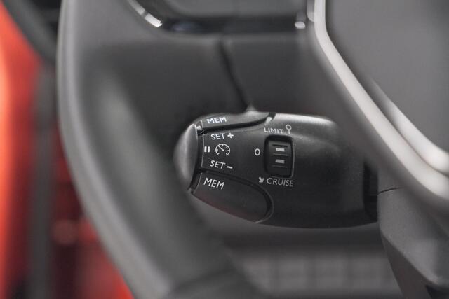 Peugeot 208 Puretech 100 Allure | Camera | Navigatie | Parkeersensoren | Apple Carplay