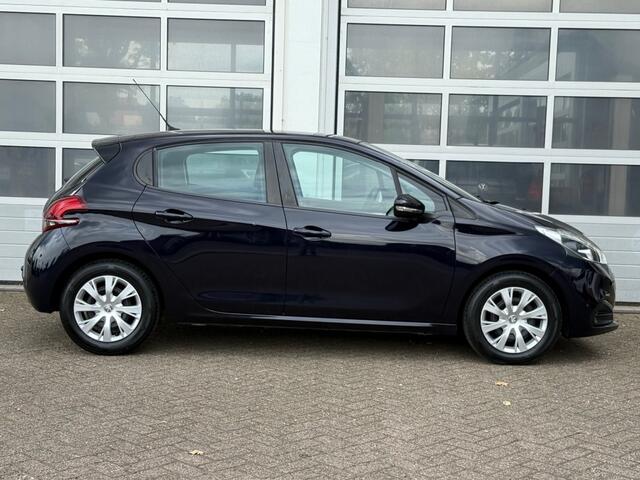 Peugeot 208 1.2 Puretech 82PK Active Airco Navi Cruise Trekhaak NW APK!