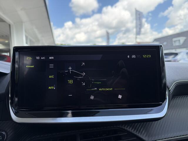 Peugeot 208 1.2 Hybrid 145 e-DCS6 GT | Alcantara | Elektrisch & Verwarmbare Stoelen | Achteruit Rijd Camera | Climate & Cruise Control |