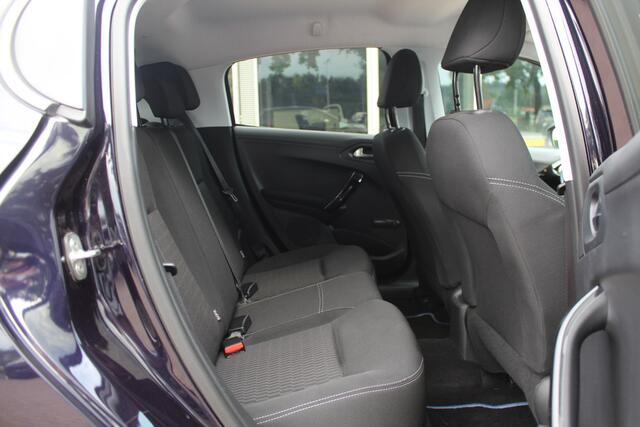Peugeot 208 1.2 PureTech Blue Lease Executive / DISTR.RIEM VV / Navigatie / Parkeerhulp achter / 16'' / CarPlay / Cruise Control