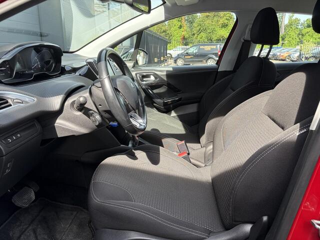 Peugeot 208 1.2 PureTech Allure 110pk,D-riem vv in 05-2026,Carplay,Navi,N.A.P,Lm velgen,Dealer Onderhouden,Clima,Cruise,Pdc,2e Eigenaar,Nieuwe Apk bij Aflevering
