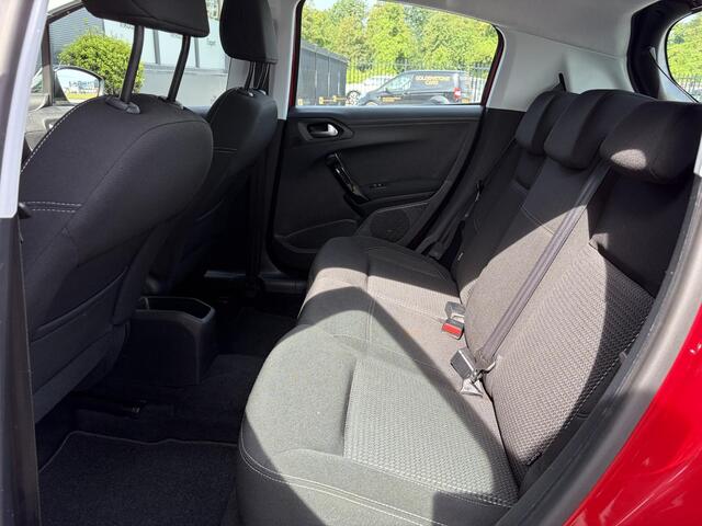 Peugeot 208 1.2 PureTech Allure 110pk,D-riem vv in 05-2026,Carplay,Navi,N.A.P,Lm velgen,Dealer Onderhouden,Clima,Cruise,Pdc,2e Eigenaar,Nieuwe Apk bij Aflevering