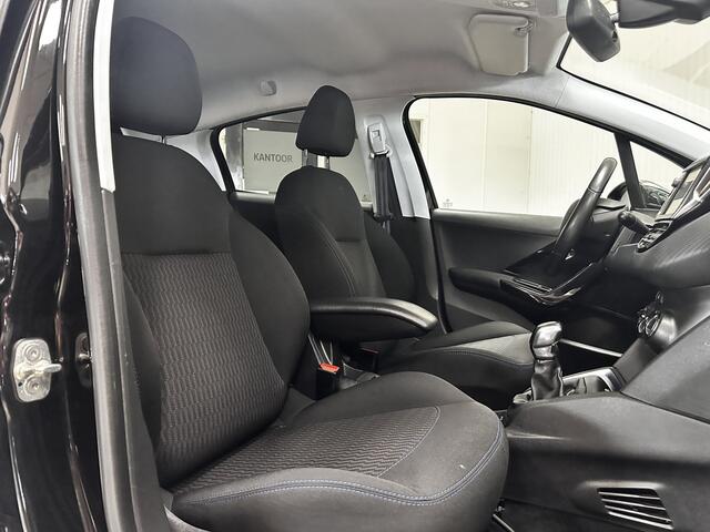 Peugeot 208 1.2 PureTech Signature/ D-Riem verv: 71.000 KM!/ Apple + Android/ Navi/ Airco/ Cruise/ DAB+/ Elek. pakket/ Isofix/ Bluetooth/ Armsteun/ Multi. LEDER. Stuur/ Mistl./ PDC/ LED Dagrijverl.