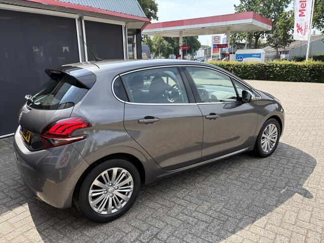 Peugeot 208 1.2 PureTech Blue Lease Allure