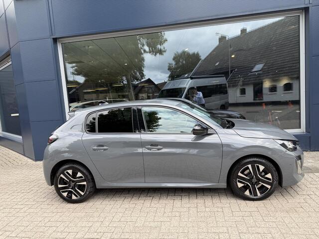 Peugeot 208 1.2 Turbo 100 PK Allure | Navigatie via Telefoon | All Season banden | 360 Graden Camera | LED Verlichting | Climate Control | Dode Hoek Detectie | Voor + Achter Parkeersensoren | 16" Lichtmetalen Velgen |