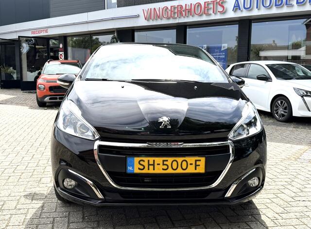 Peugeot 208 Benzine 1.200 Luxe 5-Deurs * Navigatie * Airco * Trekhaak * DAB Radio * Cruise Control * Zwart * NAP Kilometer Autopas * Vingerhoets; Vierde Generatie Eersteklas Service. Al meer dan 100 jaar een begrip in de Brabantse Kempen