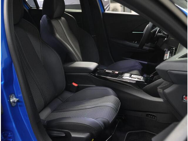 Peugeot 208 1.2 Hybrid 145PK e-DCS6 GT | 1ste eigenaar | AppleCarplay/AndroidAuto | Parkeersensoren | FULL LED | Navigatie | Lederen Stuurwiel | Climate Control | Adaptive Cruise Control | 17" LMV | Sfeerverlichting | Isofix | Privacy Glass |