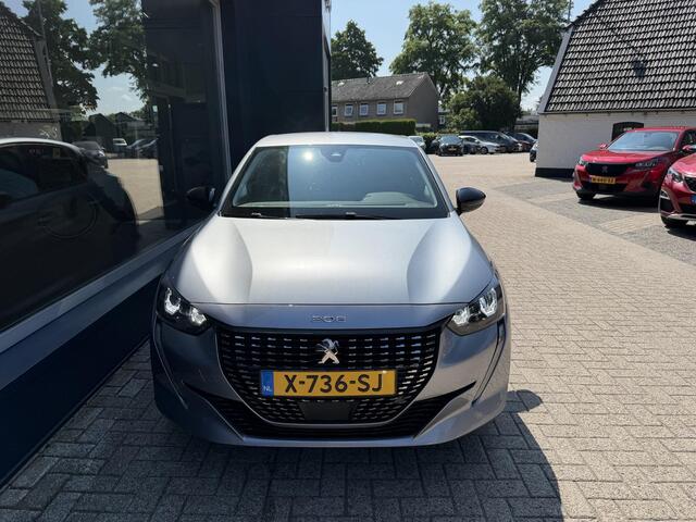 Peugeot 208 1.2 Turbo 100 PK Allure Pack | All season banden | Keyless Entry/Start | Stoelverwarming | Adaptive Cruise Control | Parkeercamera | Navigatie via Telefoon | LED Verlichting | Lichtmetalen Velgen | Digitaal Dashboard | Climate Control |