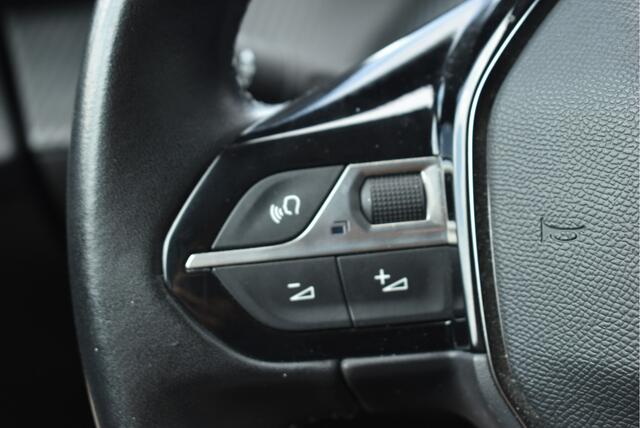 Peugeot 208 1.2 PureTech Blue Lease Allure 100pk Afn. trekhaak, Half leder, Keyless go, Cruise, Camera, Elek. handrem, PDC