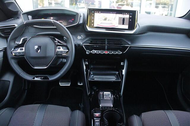 Peugeot 208 1.2 Hybrid 145PK AUTOMAAT GT | CAMERA VOOR + ACHTER | NAVIGATIE | DRAADLOZE APPLE CARPLAY/ANDROID AUTO | FULL LED KOPLAMPEN | LICHTMETALEN VELGEN 17" | DODEHOEK DETECTIE | DRAADLOZE TELEFOONLADER | KEYLESS ENTRY/START | DAB+ RADIO | ADAPTIVE CRUISE CONTRO