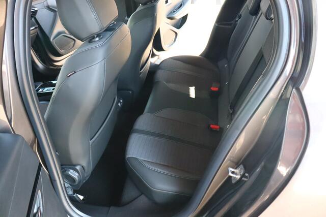 Peugeot 208 1.2 PureTech Allure O.a: PDC, Clima, Navi, Cruise, Carplay, DAB, Etc. All-in prijs!
