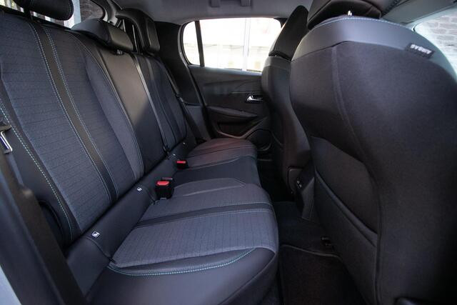Peugeot 208 1.2 PureTech Automaat Allure | Apple CarPlay / Android auto | Cam | Keyless | Stoelverw.