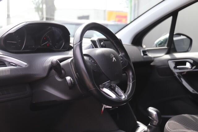 Peugeot 208 1.2 PureTech Allure, Carplay, Cruise, Navi, Parkeerhulp